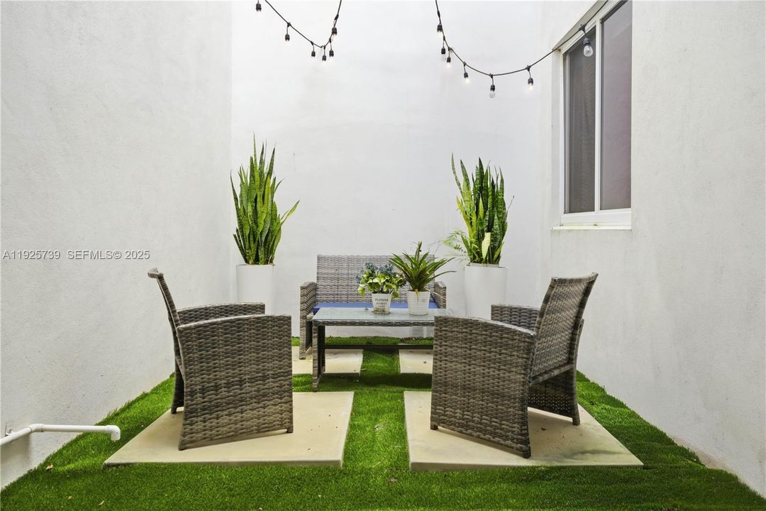 For Sale: $939,000 (4 beds, 3 baths, 2379 Square Feet)