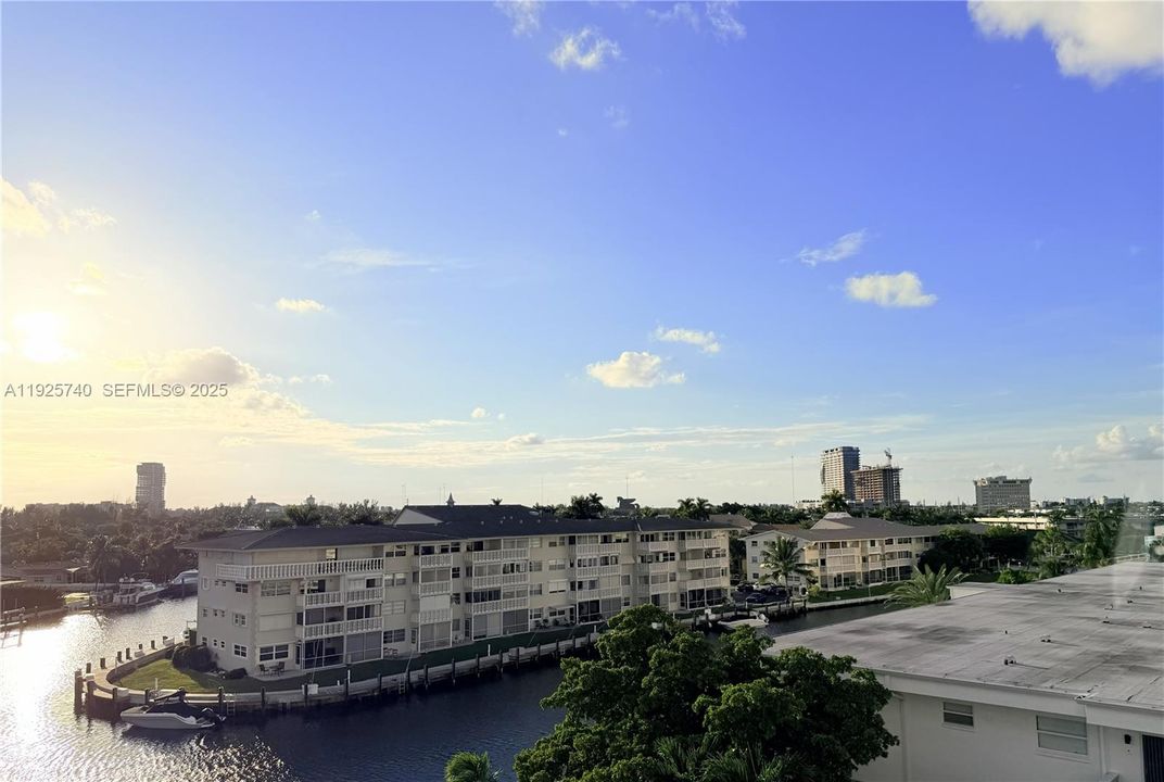 For Sale: $309,000 (2 beds, 2 baths, 1300 Square Feet)