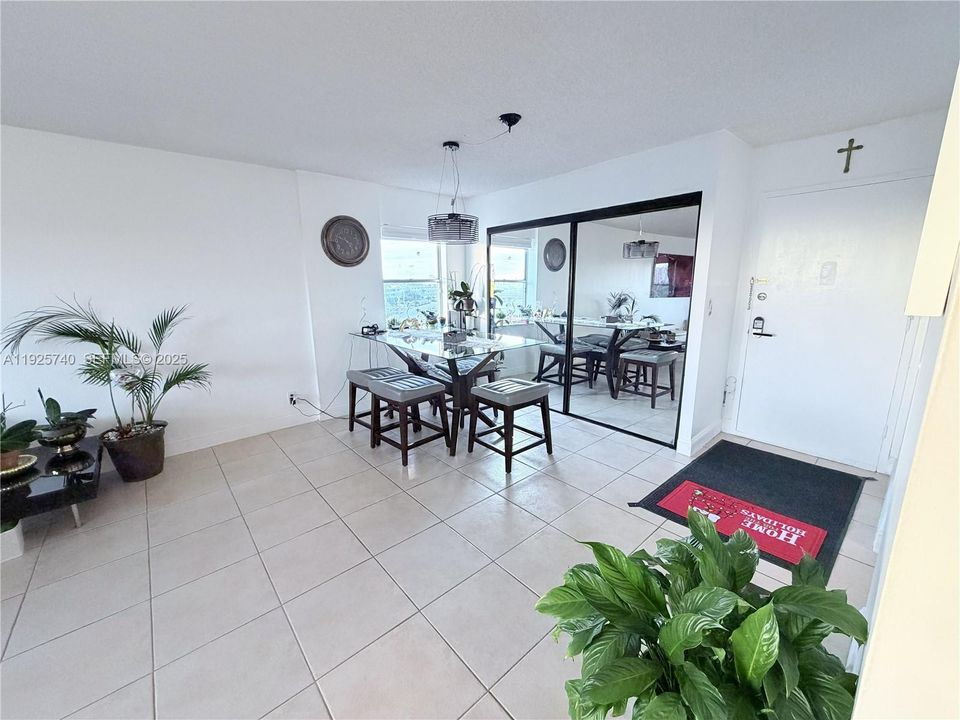 For Sale: $309,000 (2 beds, 2 baths, 1300 Square Feet)