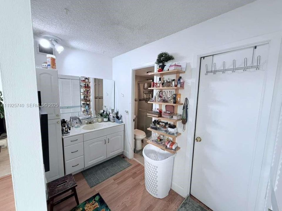 For Sale: $309,000 (2 beds, 2 baths, 1300 Square Feet)