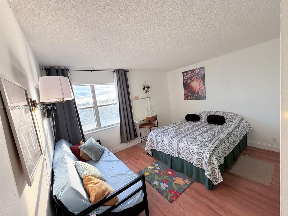 For Sale: $309,000 (2 beds, 2 baths, 1300 Square Feet)