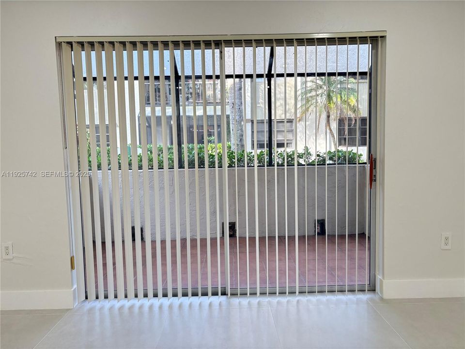 For Rent: $2,000 (1 beds, 1 baths, 854 Square Feet)