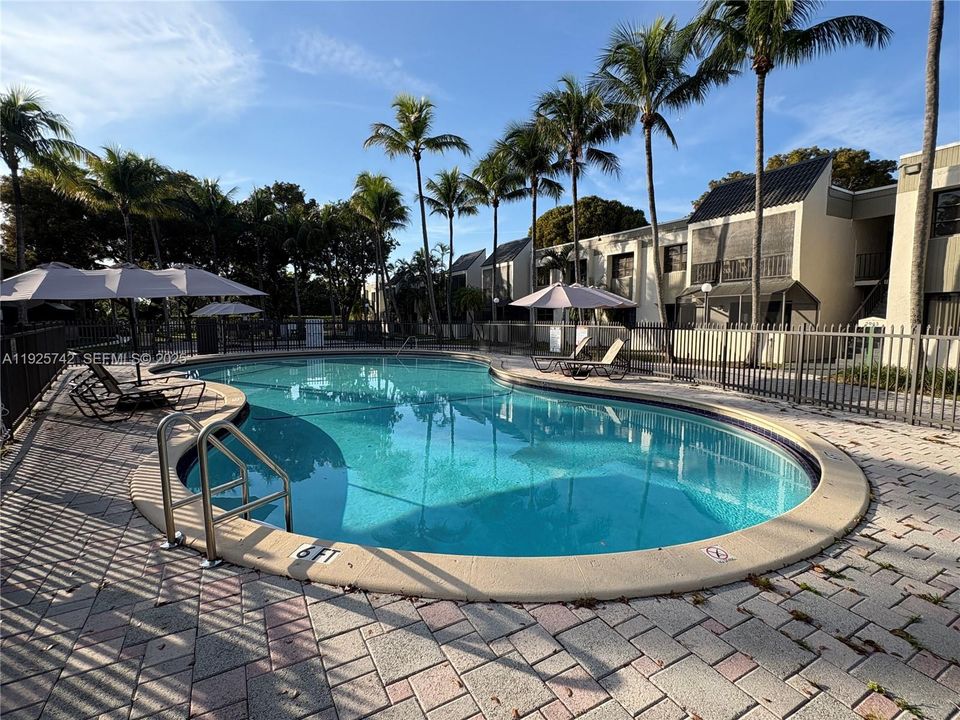 For Rent: $2,000 (1 beds, 1 baths, 854 Square Feet)