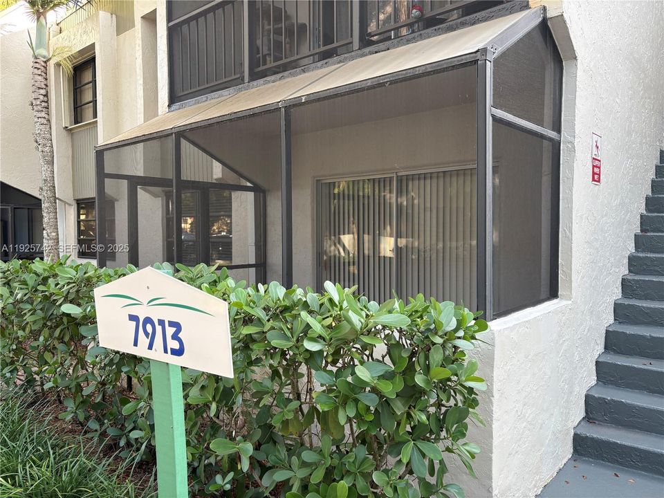 For Rent: $2,000 (1 beds, 1 baths, 854 Square Feet)