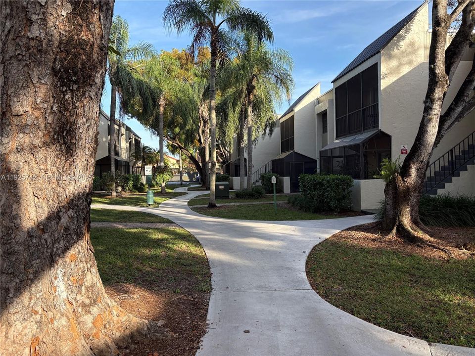 For Rent: $2,000 (1 beds, 1 baths, 854 Square Feet)