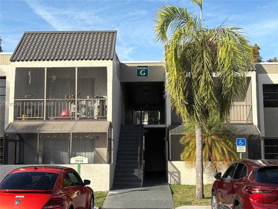 For Rent: $2,000 (1 beds, 1 baths, 854 Square Feet)