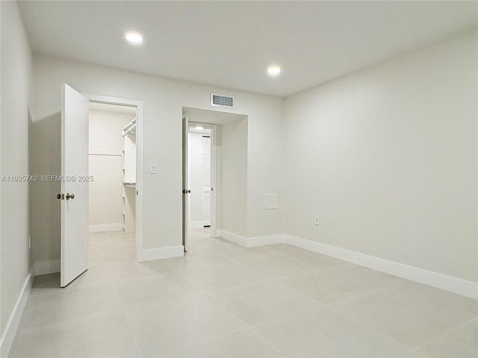 For Rent: $2,000 (1 beds, 1 baths, 854 Square Feet)