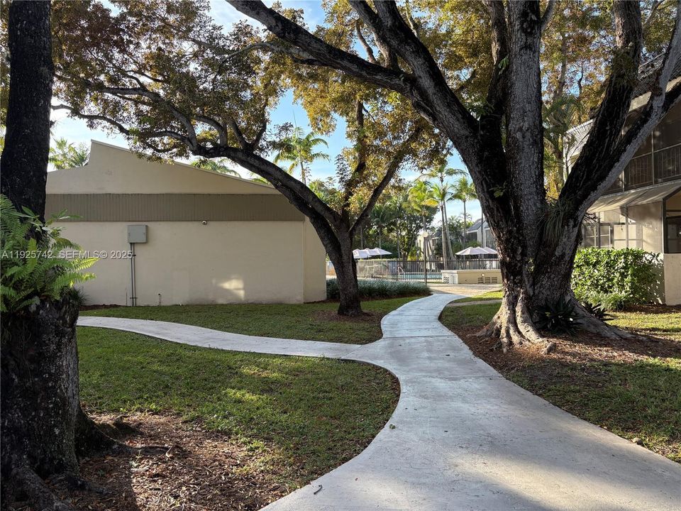 For Rent: $2,000 (1 beds, 1 baths, 854 Square Feet)