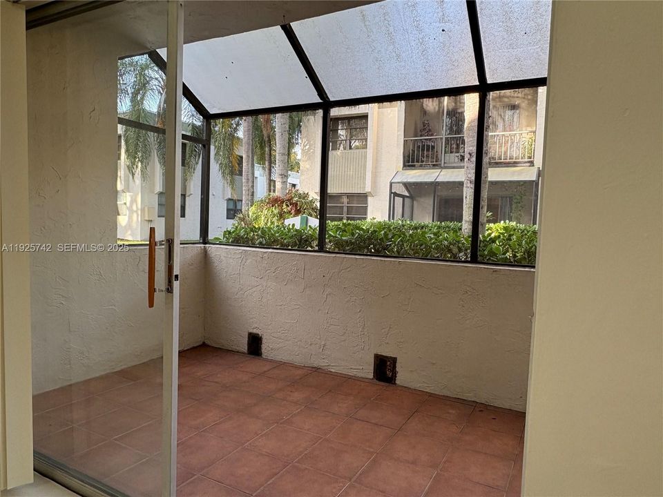 For Rent: $2,000 (1 beds, 1 baths, 854 Square Feet)