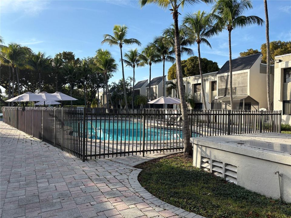 For Rent: $2,000 (1 beds, 1 baths, 854 Square Feet)