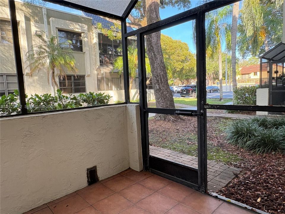 For Rent: $2,000 (1 beds, 1 baths, 854 Square Feet)