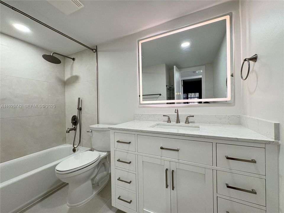 For Rent: $2,000 (1 beds, 1 baths, 854 Square Feet)