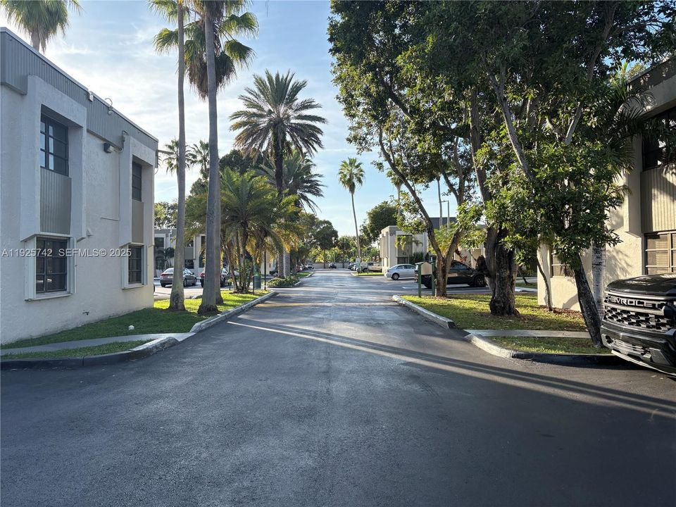 For Rent: $2,000 (1 beds, 1 baths, 854 Square Feet)