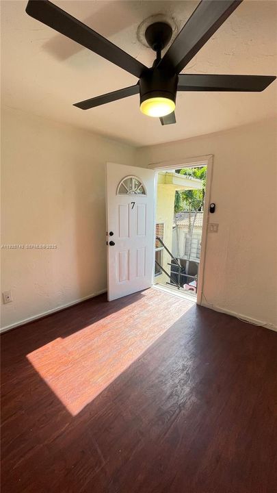 В аренду: $1,975 (2 спален, 1 ванн, 3815 Квадратных фут)