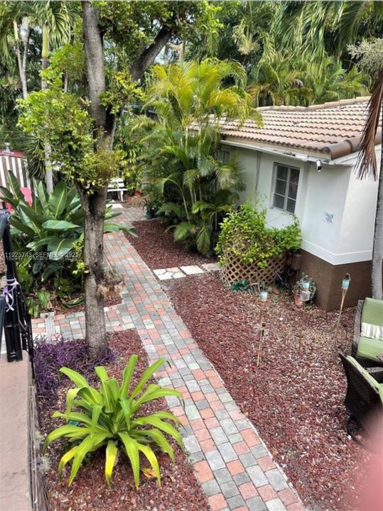 В аренду: $1,975 (2 спален, 1 ванн, 3815 Квадратных фут)