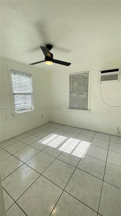 В аренду: $1,975 (2 спален, 1 ванн, 3815 Квадратных фут)