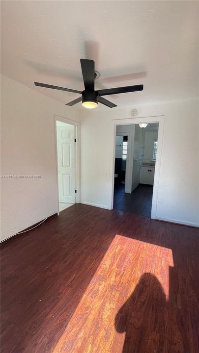 В аренду: $1,975 (2 спален, 1 ванн, 3815 Квадратных фут)