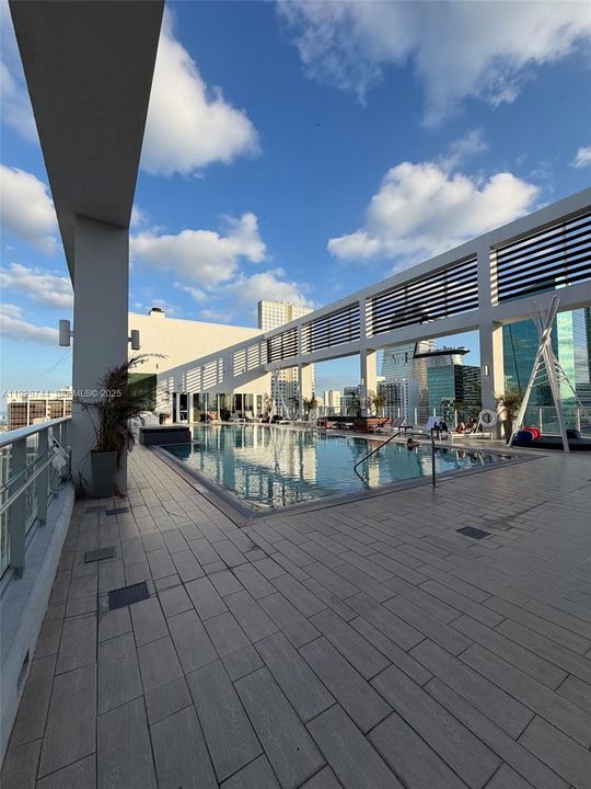 For Rent: $2,250 (1 beds, 1 baths, 446 Square Feet)