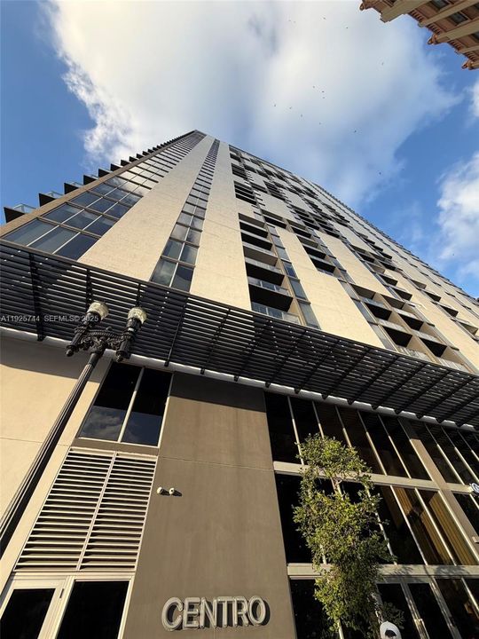 For Rent: $2,250 (1 beds, 1 baths, 446 Square Feet)