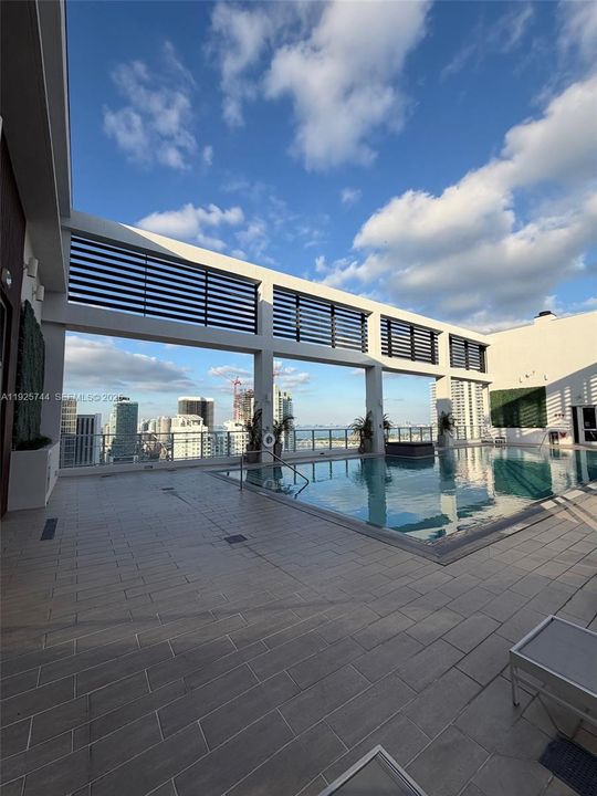 For Rent: $2,250 (1 beds, 1 baths, 446 Square Feet)