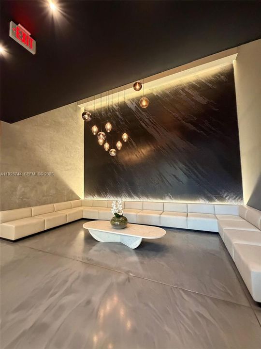 For Rent: $2,250 (1 beds, 1 baths, 446 Square Feet)