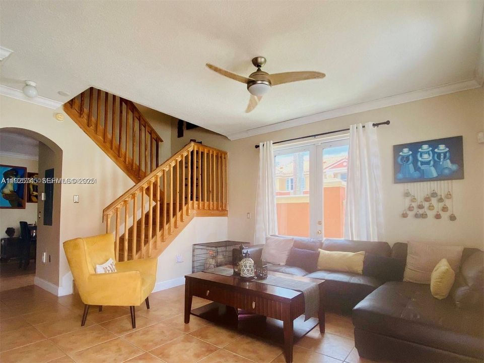 В аренду: $3,050 (3 спален, 2 ванн, 1210 Квадратных фут)