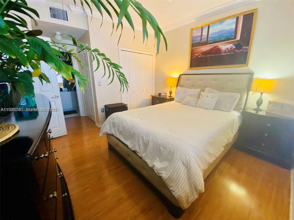 В аренду: $3,050 (3 спален, 2 ванн, 1210 Квадратных фут)