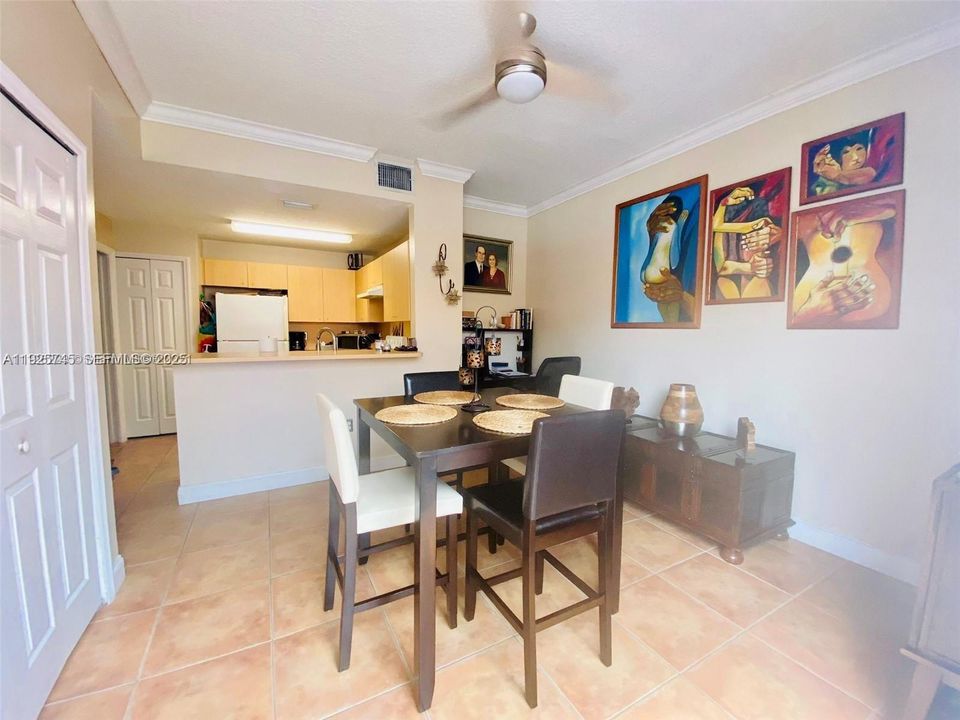 В аренду: $3,050 (3 спален, 2 ванн, 1210 Квадратных фут)