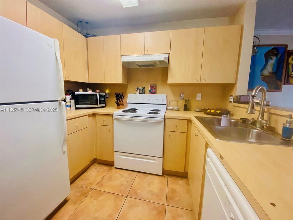 В аренду: $3,050 (3 спален, 2 ванн, 1210 Квадратных фут)