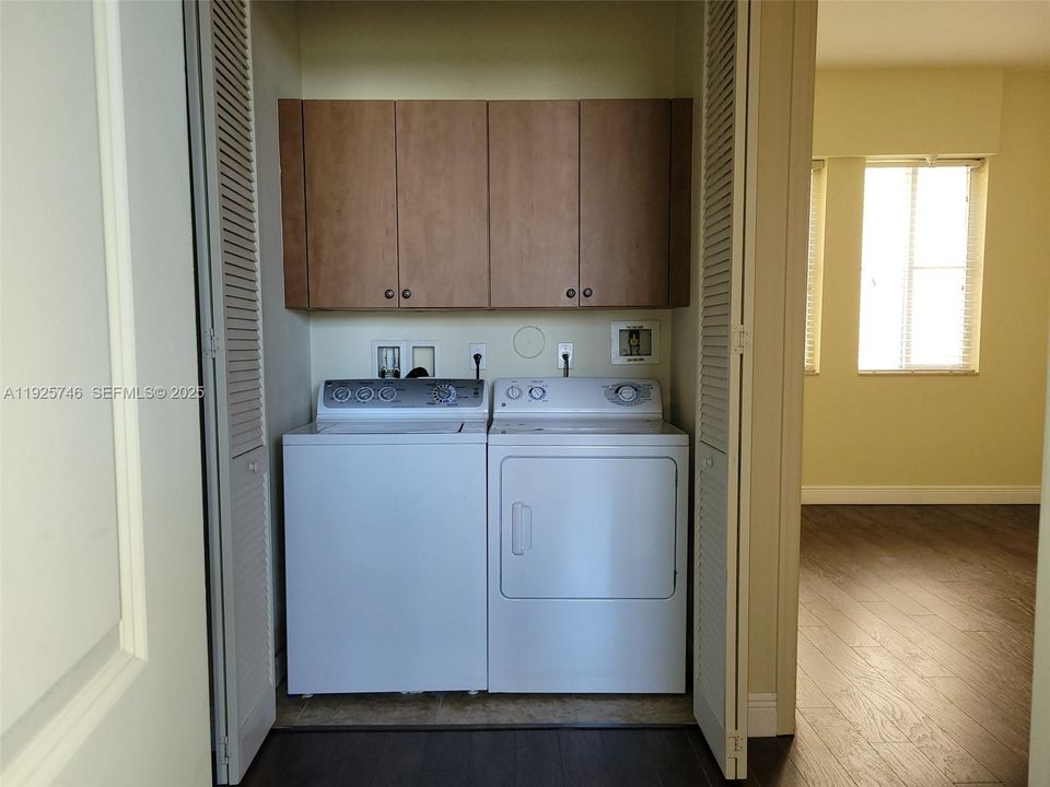 For Rent: $3,700 (3 beds, 2 baths, 1865 Square Feet)