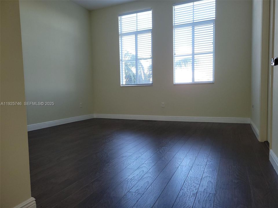 For Rent: $3,700 (3 beds, 2 baths, 1865 Square Feet)