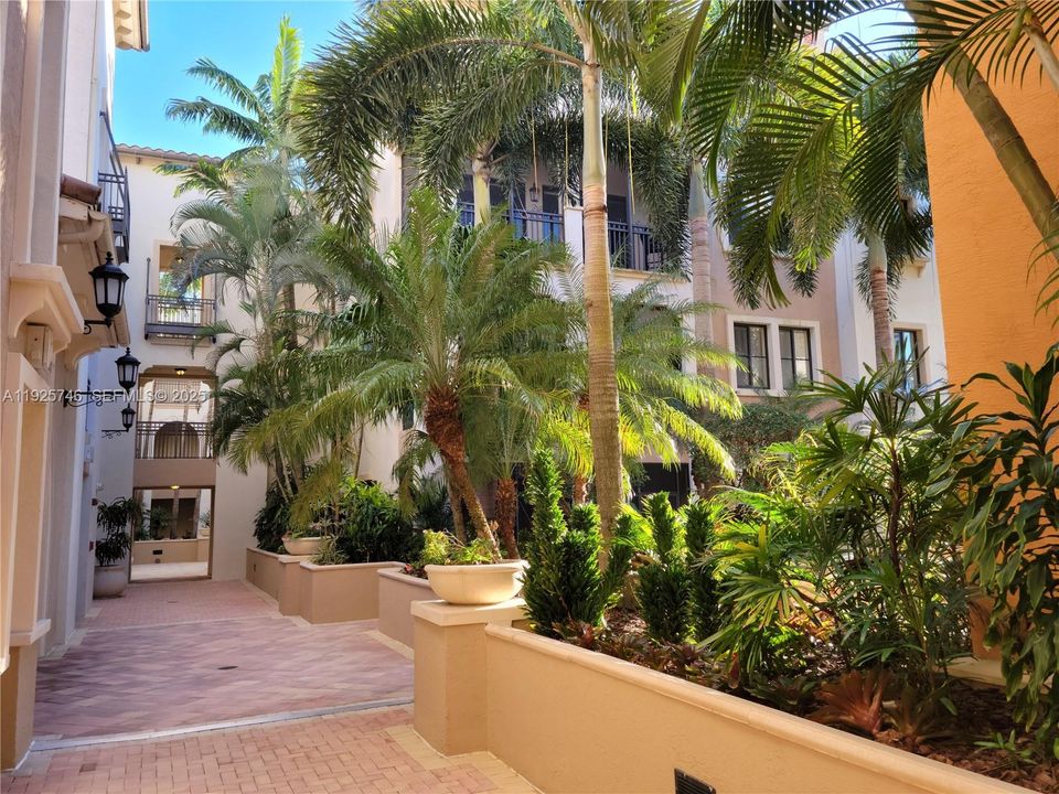 For Rent: $3,700 (3 beds, 2 baths, 1865 Square Feet)