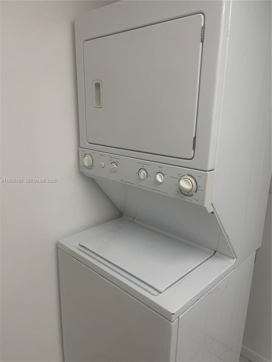 出租: $2,200 (2 贝兹, 2 浴室, 750 平方英尺)