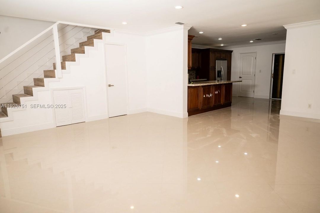 For Rent: $3,000 (3 beds, 2 baths, 1629 Square Feet)