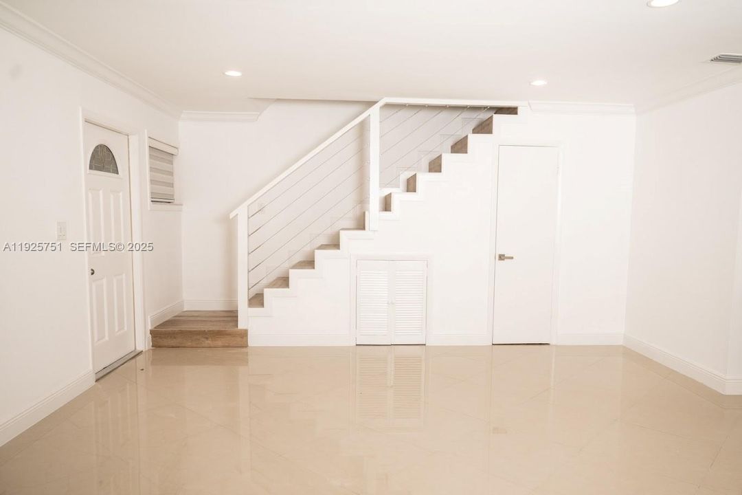 For Rent: $3,000 (3 beds, 2 baths, 1629 Square Feet)