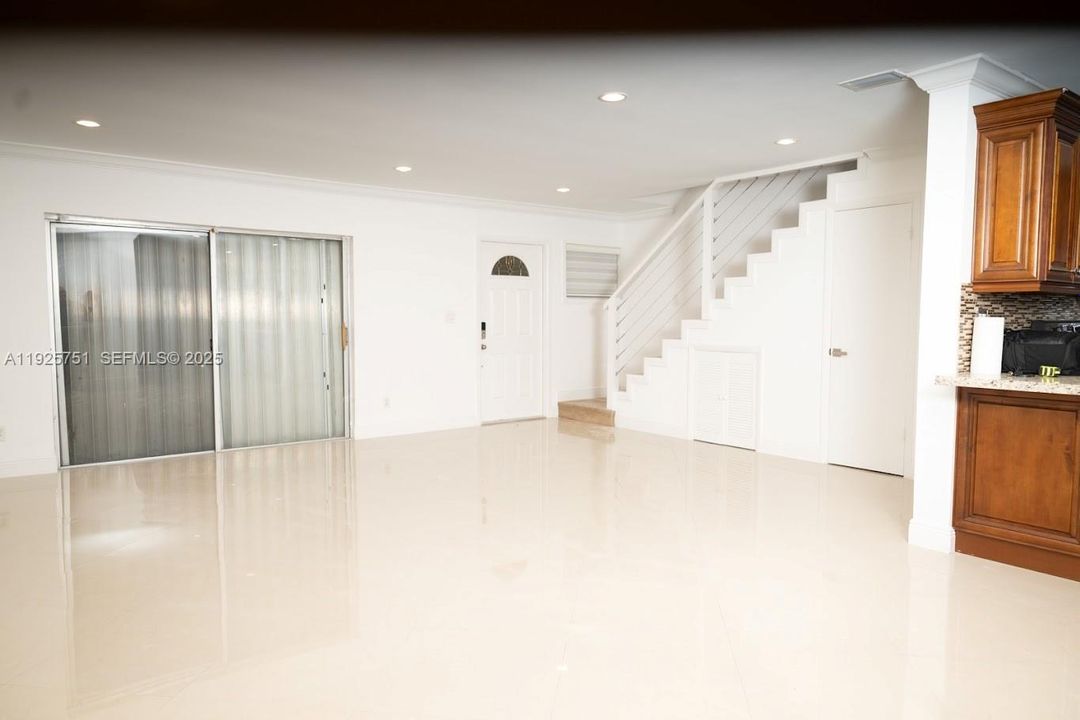 For Rent: $3,000 (3 beds, 2 baths, 1629 Square Feet)