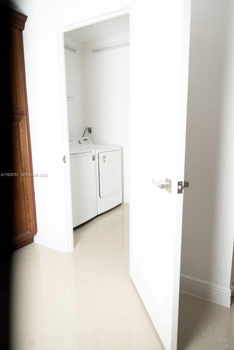 For Rent: $3,000 (3 beds, 2 baths, 1629 Square Feet)