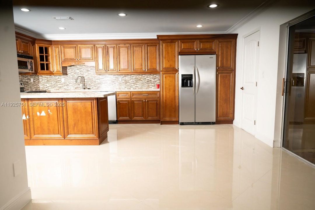 For Rent: $3,000 (3 beds, 2 baths, 1629 Square Feet)