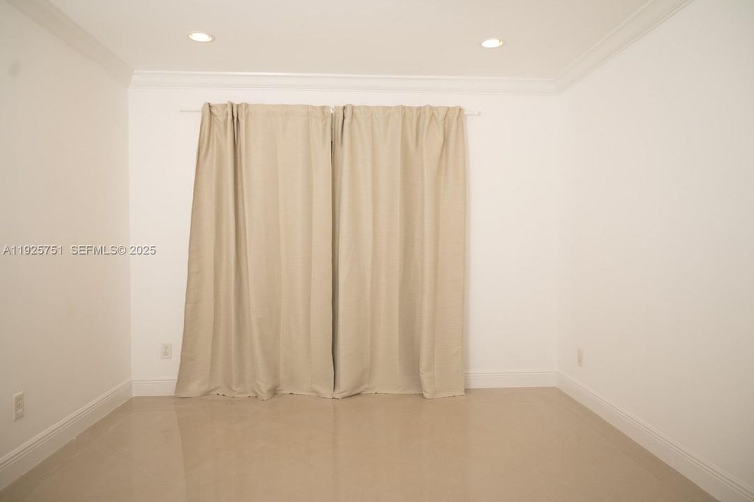 For Rent: $3,000 (3 beds, 2 baths, 1629 Square Feet)