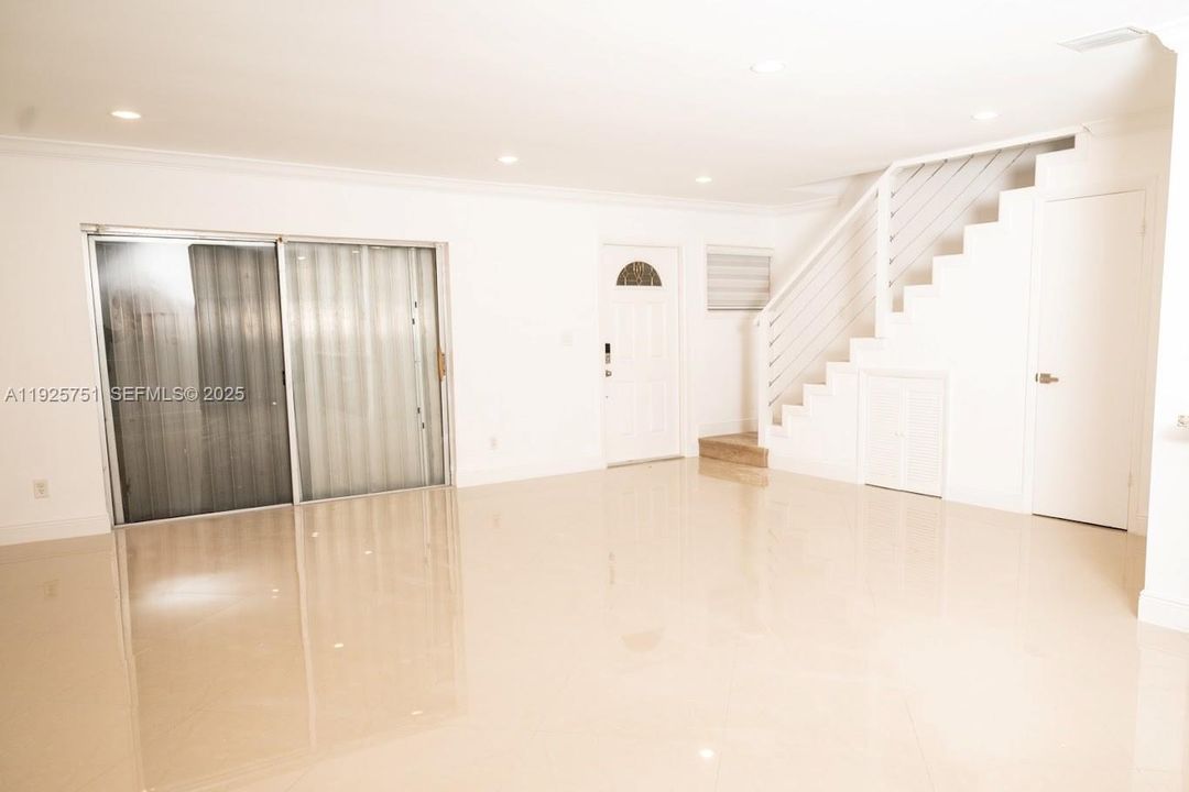 For Rent: $3,000 (3 beds, 2 baths, 1629 Square Feet)