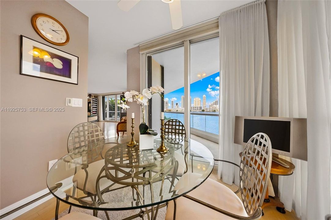 На продажу: $1,900,000 (3 спален, 3 ванн, 2450 Квадратных фут)