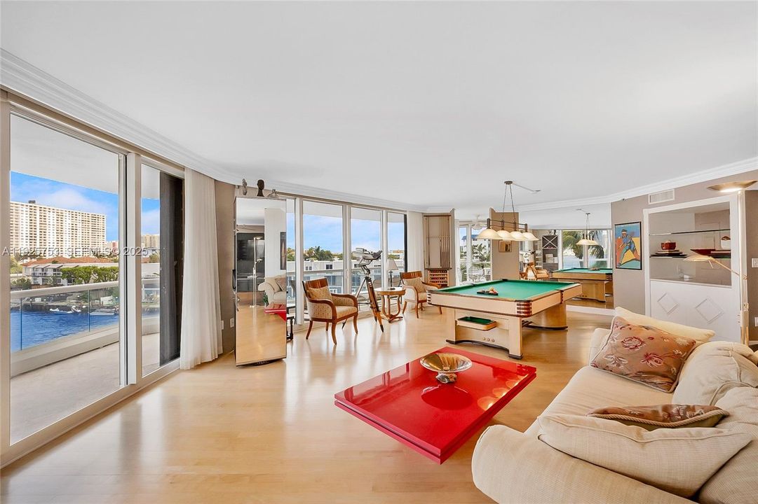 На продажу: $1,900,000 (3 спален, 3 ванн, 2450 Квадратных фут)