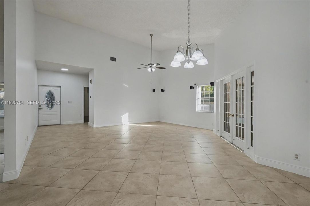 For Sale: $549,900 (2 beds, 2 baths, 1582 Square Feet)