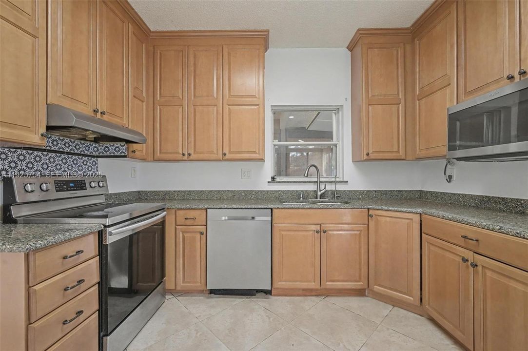 For Sale: $549,900 (2 beds, 2 baths, 1582 Square Feet)