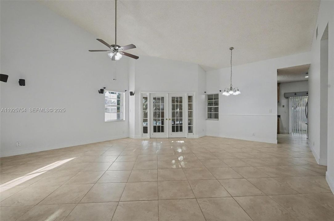 For Sale: $549,900 (2 beds, 2 baths, 1582 Square Feet)