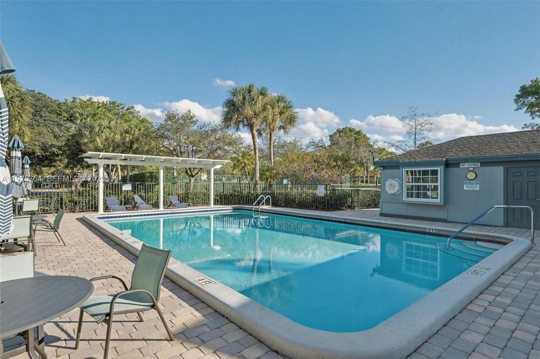 На продажу: $549,900 (2 спален, 2 ванн, 1582 Квадратных фут)