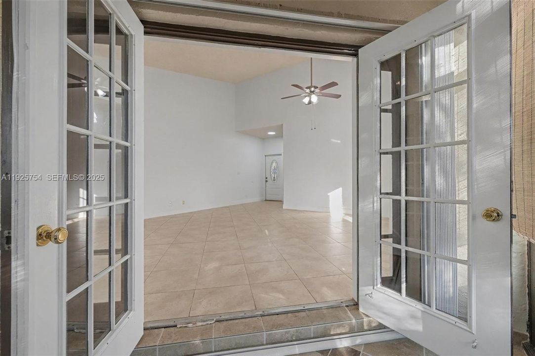 На продажу: $549,900 (2 спален, 2 ванн, 1582 Квадратных фут)