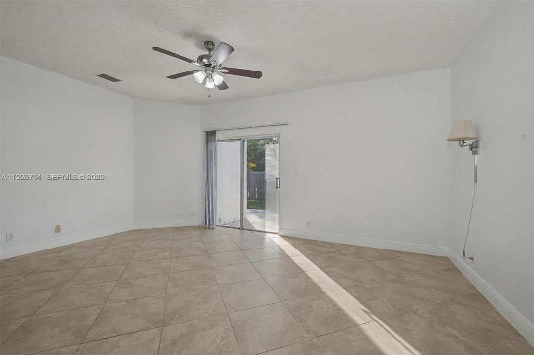 For Sale: $549,900 (2 beds, 2 baths, 1582 Square Feet)