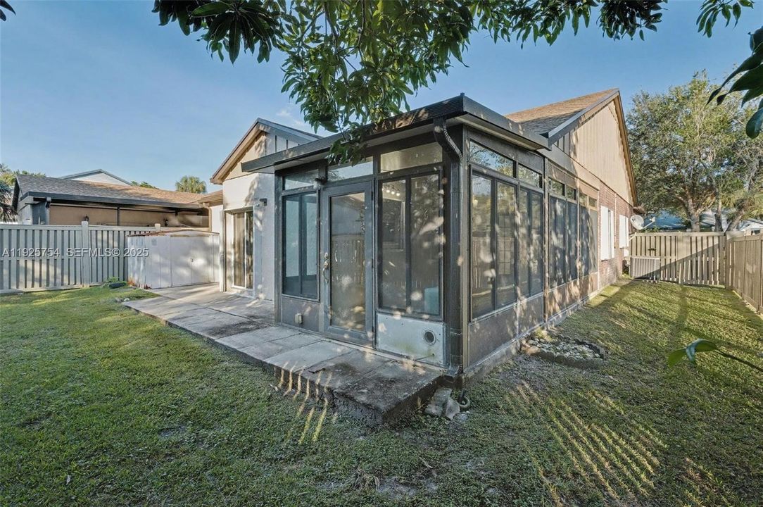 На продажу: $549,900 (2 спален, 2 ванн, 1582 Квадратных фут)