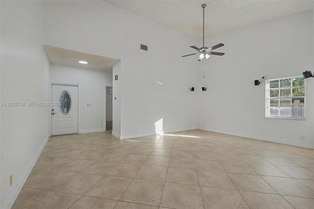 For Sale: $549,900 (2 beds, 2 baths, 1582 Square Feet)
